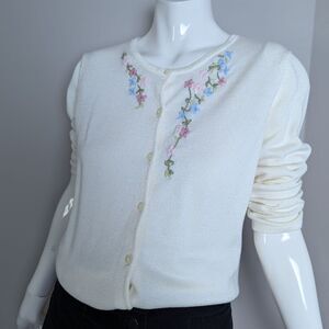 Vintage Liz Claiborne Embroidered floral cardigan Emma James size small
